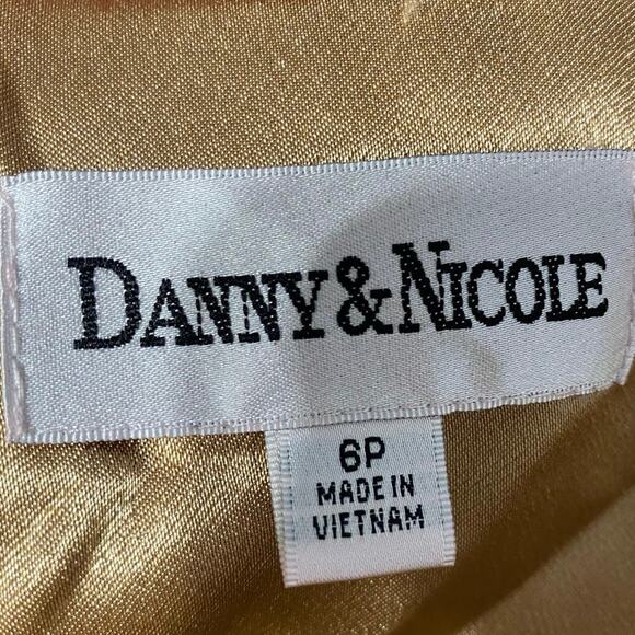 Danny & Nicole Red vintage pleated 4 button blazer - WOMEN'S 6P - Picture 6 of 6